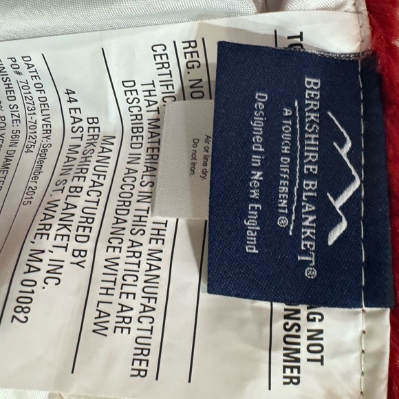 Berkshire Blanket Christmas Tree Skirt 24 radius (52’ Diameter) NWOT - Picture 5 of 5